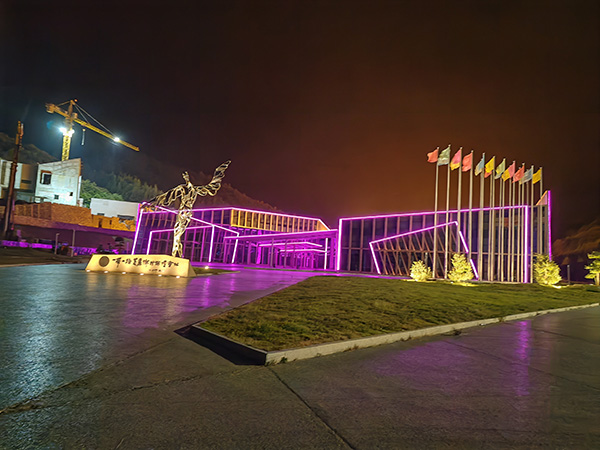 城市亮化是现代城市建设的重要组成部分，它不仅可以美化城市的夜景，还能提升城市的整体形象。随着科技的不断进步，城市亮化也得到了更多的关注和创新。本文将介绍一些关于城市亮化的创意和技术，帮助读者了解靖远城市亮化的重要性以及如何进行靖远城市亮化的规划和实施。